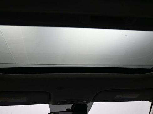 Used 2025 Hyundai Venue SEL FWD image 8