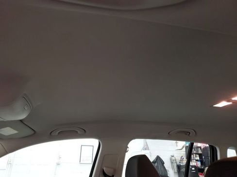 Used 2014 Volkswagen Tiguan S image 22