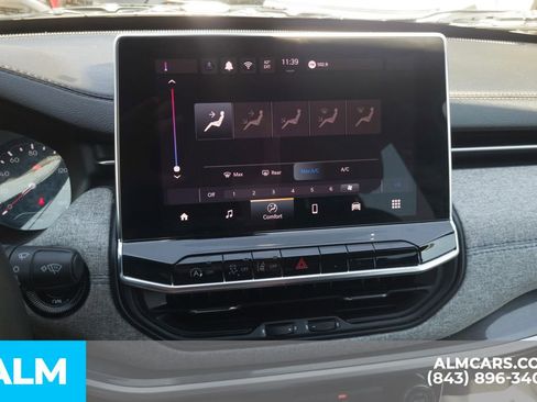 Used 2024 Jeep Compass Latitude image 24