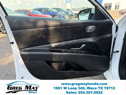 Used 2025 Hyundai Elantra SE FWD image 10