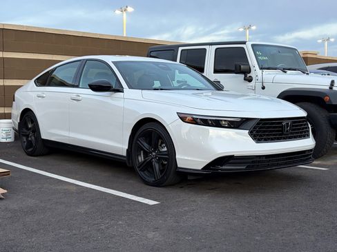 Used 2023 Honda Accord Sport image 2