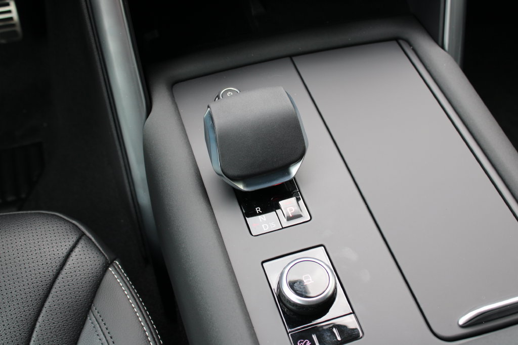 New 2026 Land Rover Discovery Dynamic SE AWD/4WD image 14