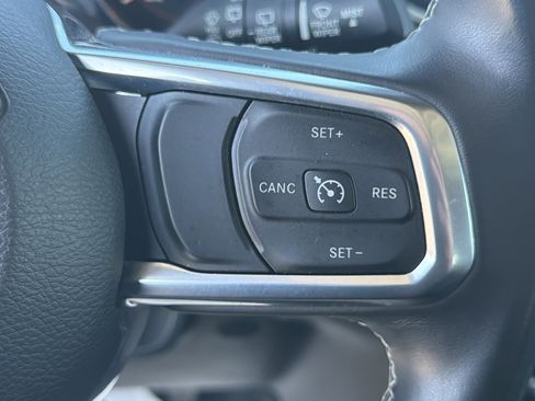 Used 2018 Jeep Wrangler Unlimited Sahara image 19