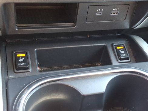 Used 2021 Nissan Titan SV w/ SV Convenience Package image 26