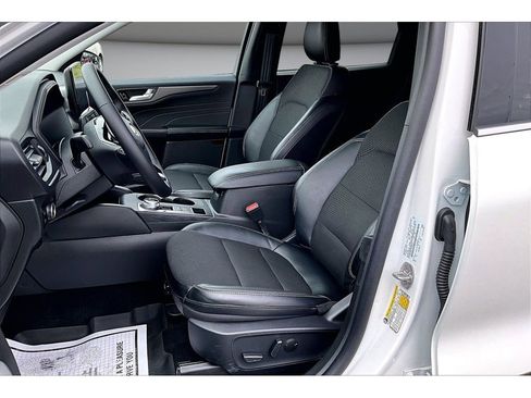 Used 2025 Ford Escape SE image 24