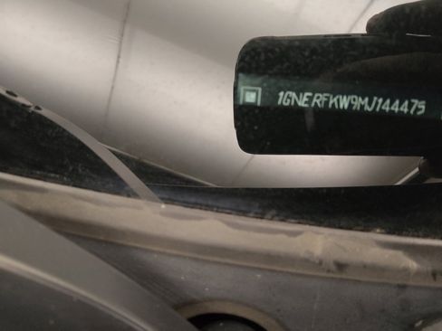 Used 2021 Chevrolet Traverse LS FWD image 33