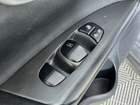 Used 2019 Nissan Sentra SV FWD image 17