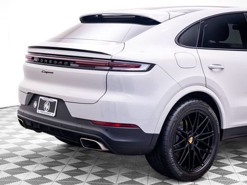 Used 2024 Porsche Cayenne Coupe AWD/4WD image 34