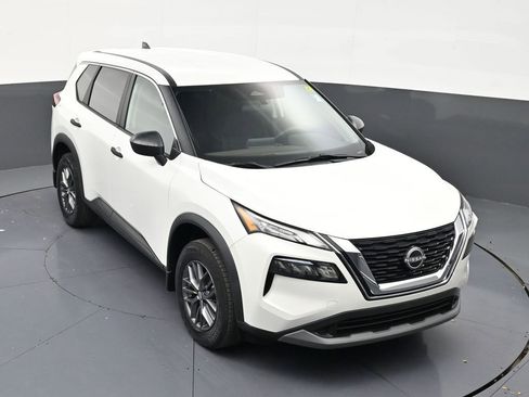 Used 2023 Nissan Rogue S FWD image 19