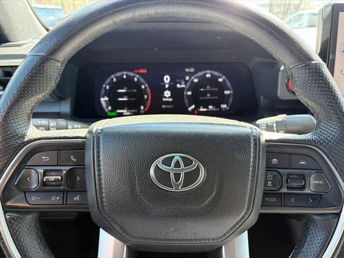 Used 2025 Toyota Tacoma TRD Off-Road image 16