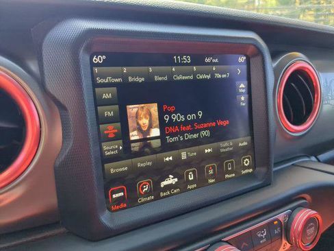 Certified 2022 Jeep Gladiator Sport AWD/4WD image 12