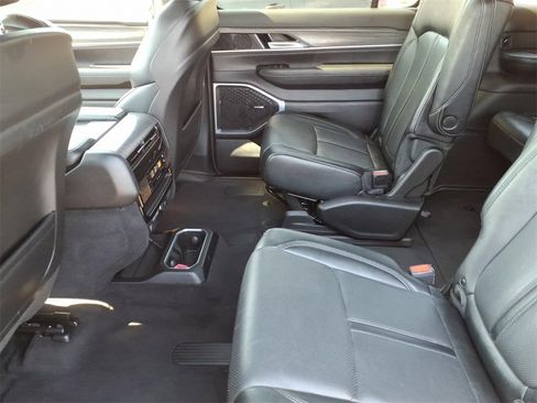 Used 2024 Jeep Wagoneer Series II image 11