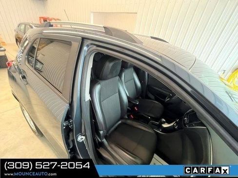 Used 2021 Chevrolet Trax LT w/ LT Convenience Package FWD image 6