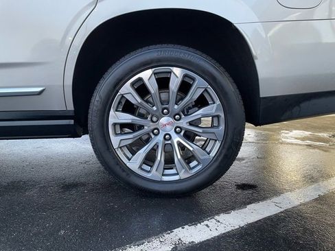 Used 2021 GMC Yukon Denali w/ Denali Premium Package image 36