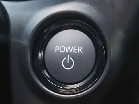 Used 2025 Toyota Sienna XLE Woodland Edition image 30