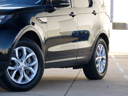 Used 2018 Land Rover Discovery SE image 23