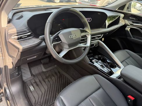 Used 2025 Audi Q5 Premium Plus w/ Premium Plus AWD/4WD image 13