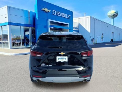 Used 2025 Chevrolet Blazer LT image 4