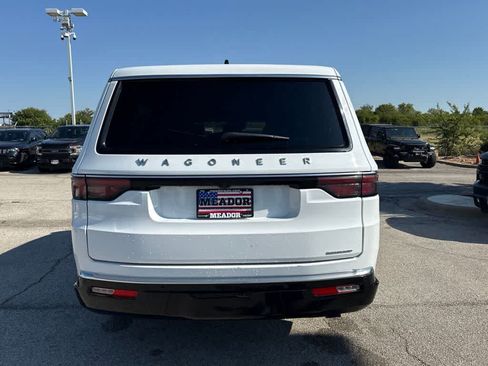 Used 2024 Jeep Wagoneer L Series II w/ Flexible Seating Group AWD/4WD image 4