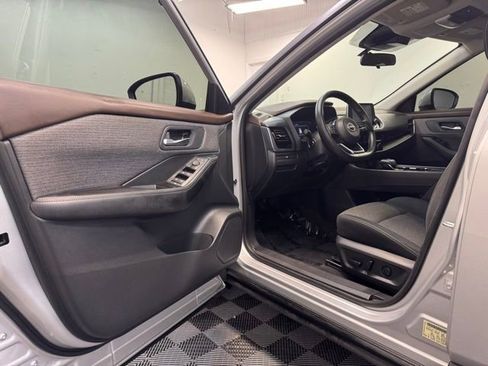 Used 2023 Nissan Rogue SV FWD image 11