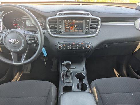 Used 2018 Kia Sorento LX image 21