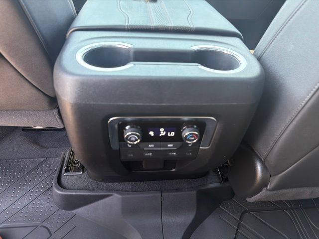 Used 2025 Chevrolet Suburban High Country AWD/4WD image 24