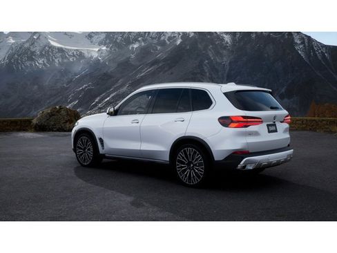 New 2026 BMW X5 sDrive40i image 2