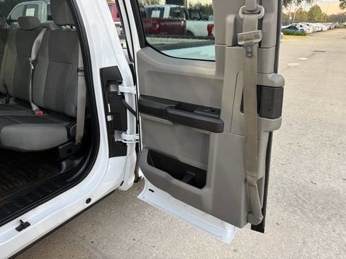 Used 2016 Ford F150 XL w/ Equipment Group 101A Mid RWD image 9