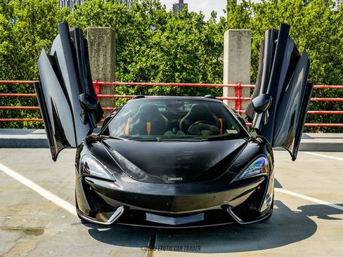 Used 2019 McLaren 570S Spider image 24