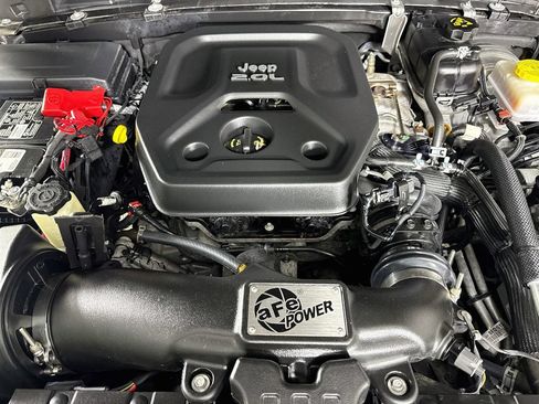 Used 2020 Jeep Wrangler Unlimited Sahara AWD/4WD image 31