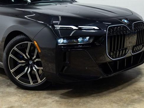 Certified 2025 BMW 740i xDrive AWD/4WD image 5