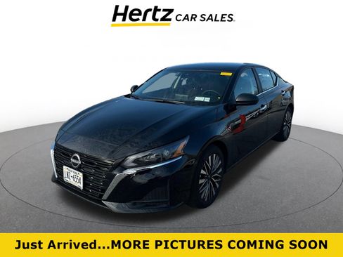 Used 2025 Nissan Altima 2.5 SV image 1