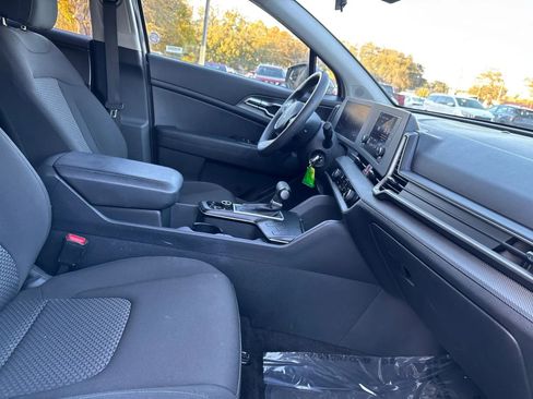Used 2024 Kia Sportage LX image 13