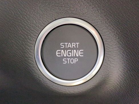 New 2025 Volvo XC40 B5 Core w/ Protection Package Premier image 27