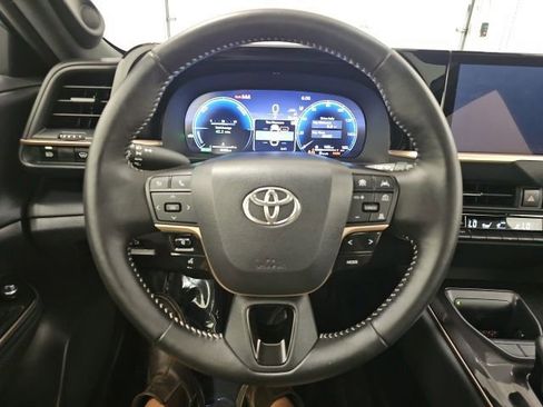 Used 2025 Toyota Crown AWD/4WD image 19
