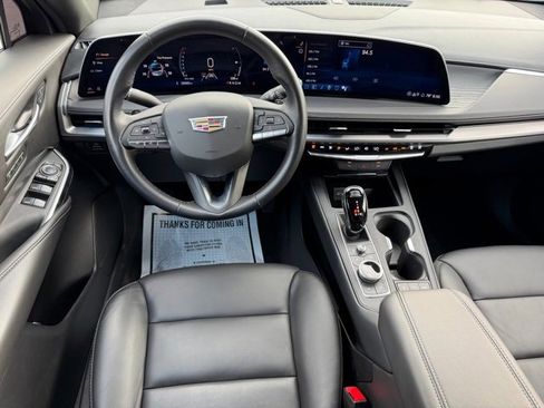 Used 2025 Cadillac XT4 Premium Luxury image 9