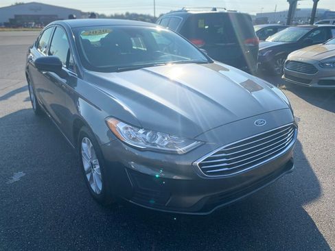 Used 2020 Ford Fusion SE image 2