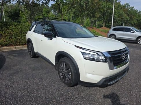 Used 2024 Nissan Pathfinder SL w/ SL Premium Package AWD/4WD image 3