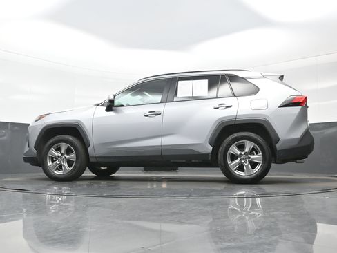 Used 2025 Toyota RAV4 XLE AWD/4WD image 28