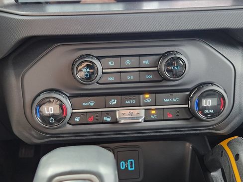 Used 2024 Ford Bronco Badlands AWD/4WD image 18