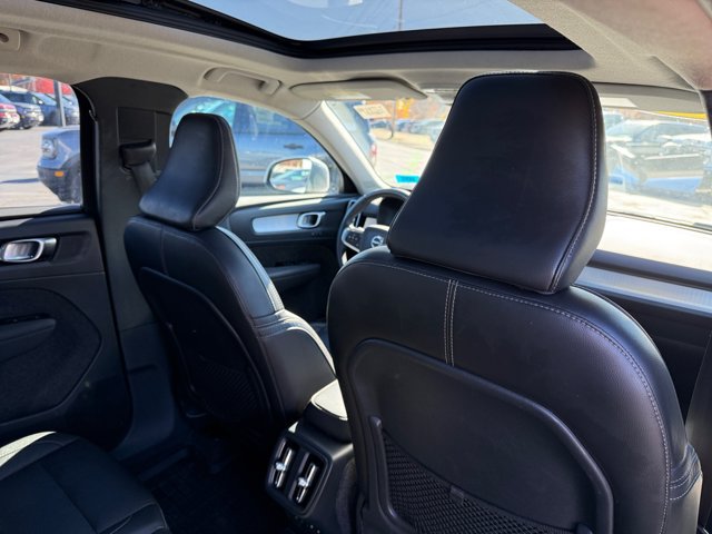 Used 2022 Volvo XC40 T5 Momentum w/ Premium Package AWD/4WD image 24