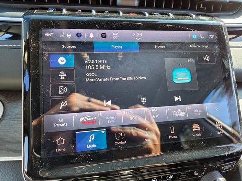 Used 2023 Jeep Grand Cherokee 4WD 4xe w/ Luxury Tech Group II image 29