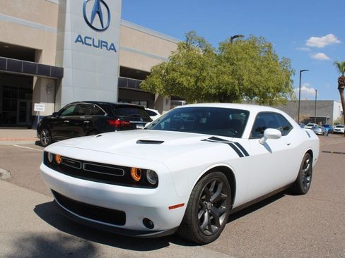 Used 2018 Dodge Challenger SXT Plus RWD image 10