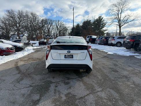 Used 2018 Toyota Prius Two image 6