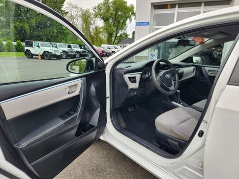 Used 2014 Toyota Corolla LE FWD image 23