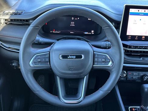 Used 2025 Jeep Compass Trailhawk w/ Trailhawk Elite Group image 23