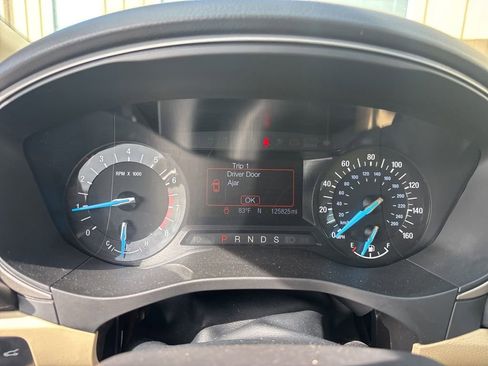 Used 2016 Ford Fusion SE w/ Equipment Group 202A FWD image 14