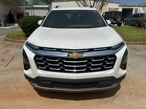 Used 2025 Chevrolet Equinox LT w/ Convenience Package II image 2