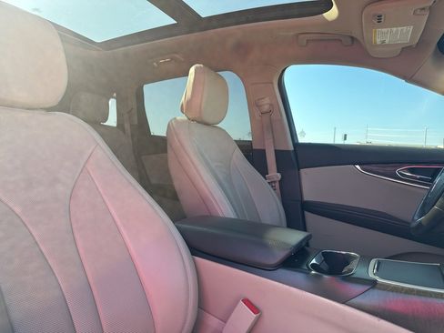 Used 2020 Lincoln Nautilus Reserve image 12