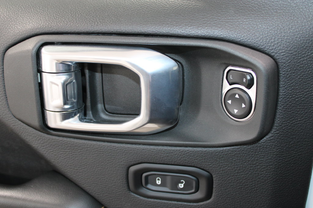 Used 2024 Jeep Wrangler Unlimited Sahara AWD/4WD image 26